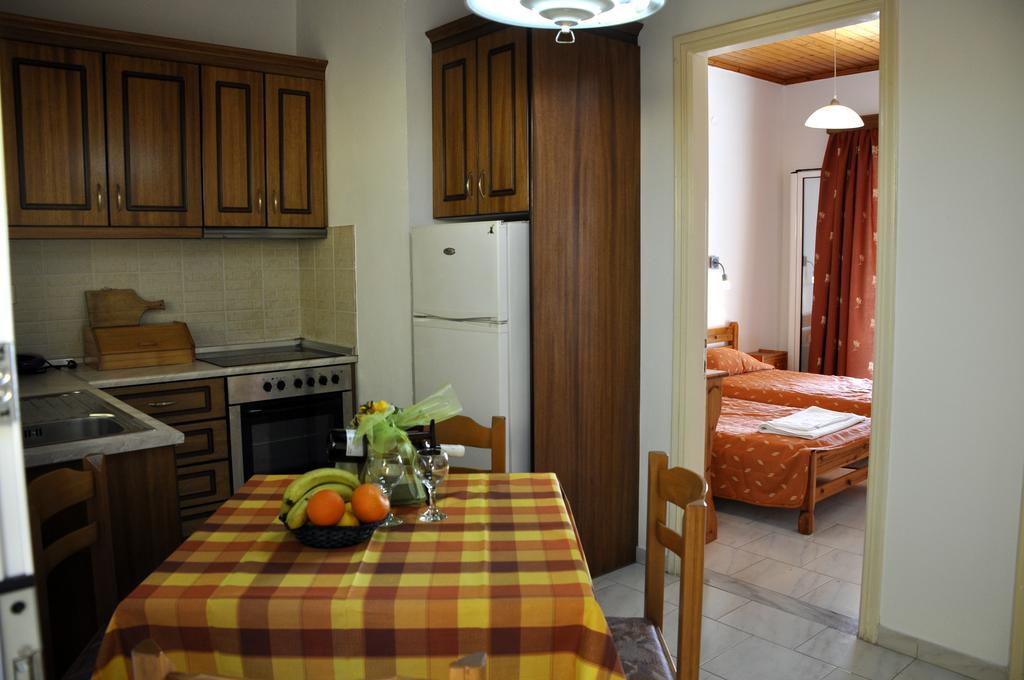 Stella'S Apartments Agios Gordios  Kamer foto